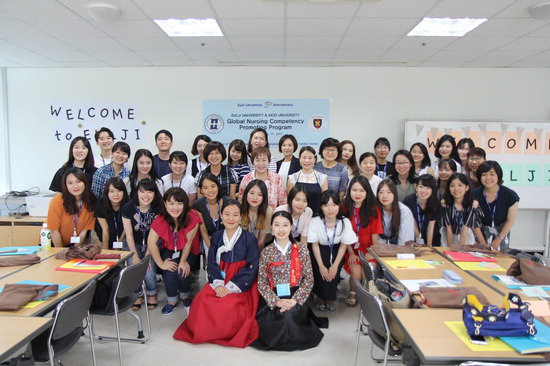 ▲ 을지대학교와 일본 게이오대 간호의료학부생 이 참가한 ‘2017 글로벌간호역량 증진 프로그램’ .