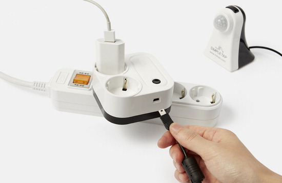 ▲ 마이크로 USB 케이블로 전원부와 센서부를 연결하면 자동으로 전력 과부하를 막아주는 ‘심플탭 진’.