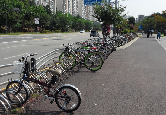 ▲ 구리시가 자전거타기 문화 확산을 위한 인프라 구축에 앞장서고 있다. 사진은 구리시에 조성된 자전거 보관소 전경. <구리시 제공>