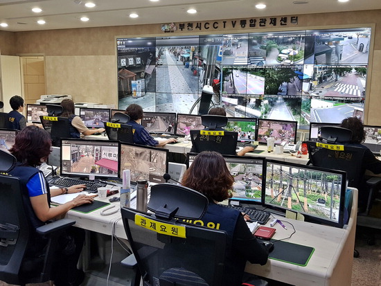 ▲ 부천시 CCTV통합관제센터는 365일 빈틈 없는 관제를 실시하고 있다. <부천시 제공>