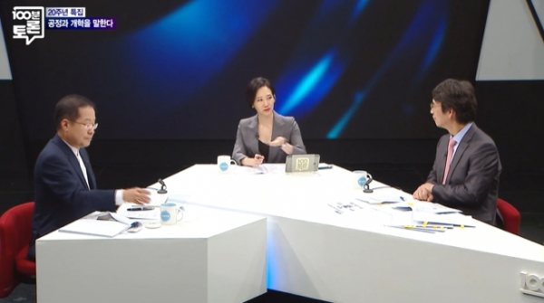 '알릴레오' 유시민 홍카콜라' 홍준표 두 '논객'은 22일 방영한 MBC 100분 토론에서 조국 사태에 대한 입장을 피력했다.
