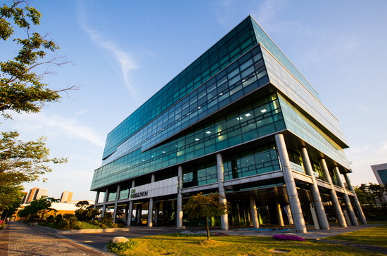 국내 바이오의약품 기업으로는 처음으로 ‘10억불 수출탑’을 받은 셀트리온헬스케어 본사 전경.