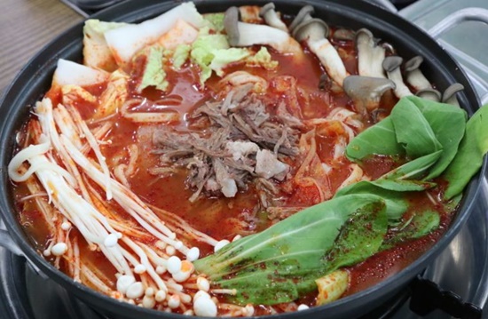 KBS 2TV 생생정보 고수의 부엌 육개장 만두전골 ‘칼국수 맛있는집’