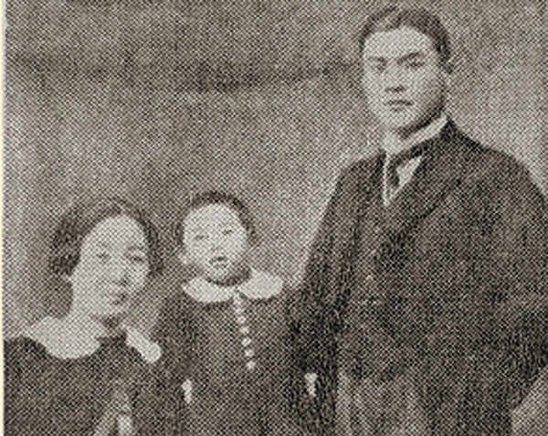 한국 최초의 여성 아나운서인 이옥경 씨와 가족. 그의 딸 노라노는 국내 최초 여성 패션디자이너로 활약했다.