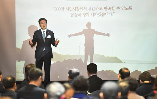 박남춘 시장이 제41회 인천복지포럼·신년인사회에서 발언하고 있다.