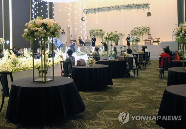 한 결혼식장의 예식 장면.(위 사진은 해당 기사와 관련 없음) <사진=연합뉴스>
