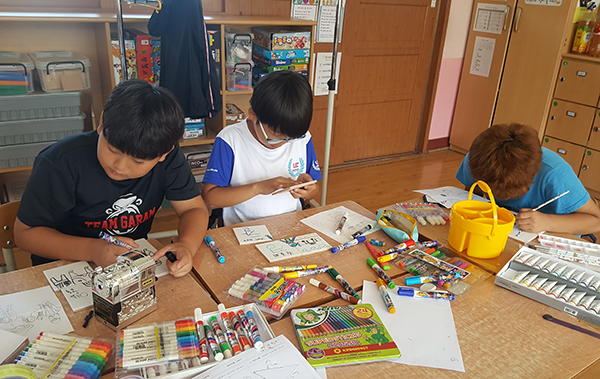‘문화예술교육 활성화’ 프로그램에 참여 중인 혁신학교 학생들.