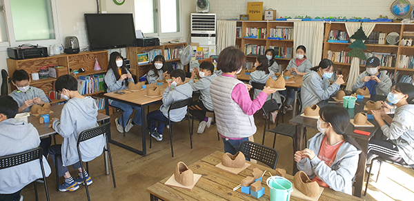 이천 ‘우산국, 그리다 꿈의학교’에서 수업이 진행 중이다.