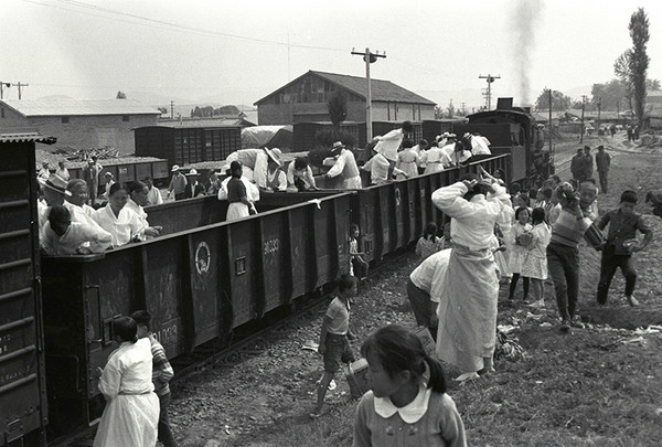 1931년 완전 개통돼 42년 동안 수원~여주 구간에서 운행됐던 사철 협궤철도 수려선 모습.