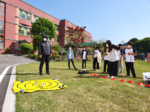 양평 단월초등학교 학생들이 스포츠 한마당 행사에 참여했다.