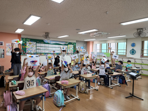 김포 나비초 '책읽는 학교' 교과연계 독서 수업 모습.