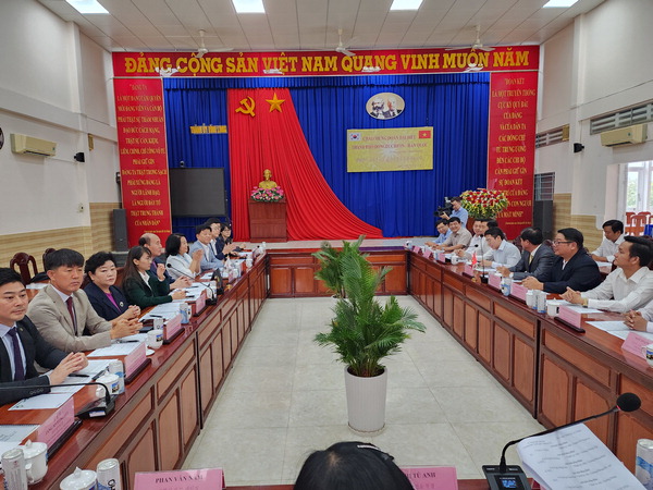 동두천시는 최근 베트남 빈롱성 빈롱시를 방문해 중단했던 두 도시 간 교류 방안를 논의했다.  <동두천시 제공>