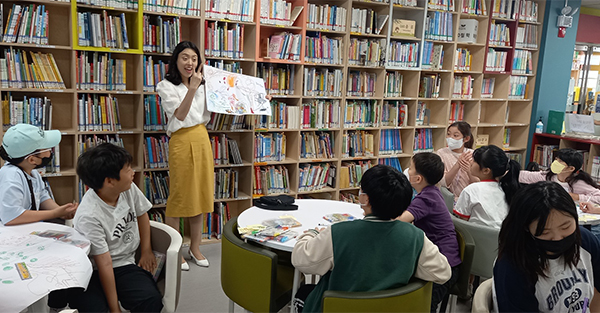 군포의왕교육지원청이 지난해 교내 학생들을 대상으로 도서관 프로그램을 운영했다. <군포의왕교육지원청 제공>