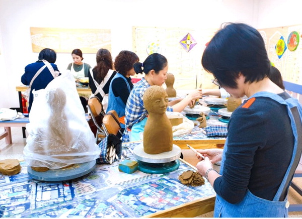 우리미술관이 상반기 문화나눔 프로그램 도자 공예와 미술교육을 앞두고 11일까지 참가자를 모집한다.