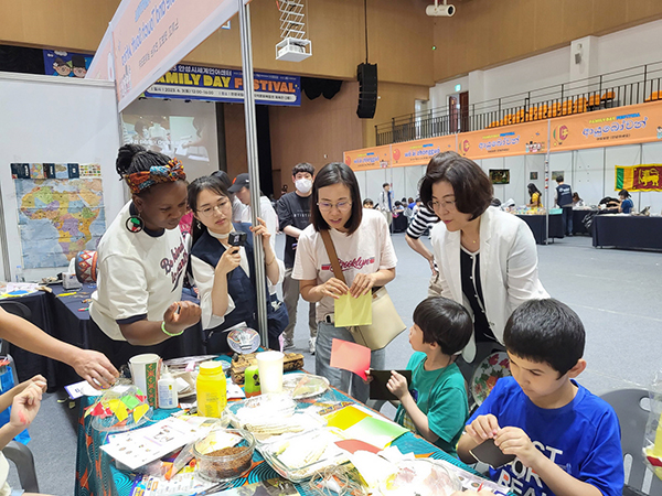 안성시 세계언어센터 초등학생 대상 직업 체험 프로그램.