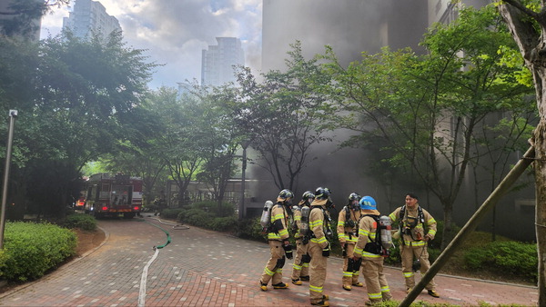 청라 아파트단지 검은 연기 가득 지하주차장서 전기차 폭발 사고