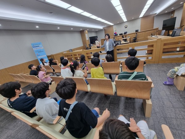 의정부지방법원 남양주지청과 남양주지원에서 초등학생을 대상으로 하는 시설 견학 및 법원 체험 활동.