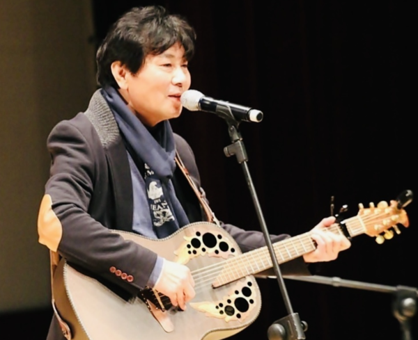 가수 백영규가 공연을 펼치고 있다. <사진 제공=소리창조>