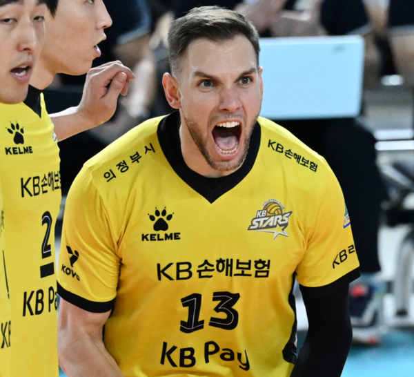 프로배구 진에어 2025-2026 V리그 1라운드 남자부 최우수선수(MVP)에 선정된 의정부 KB손해보험의 비예나. KOVO 제공