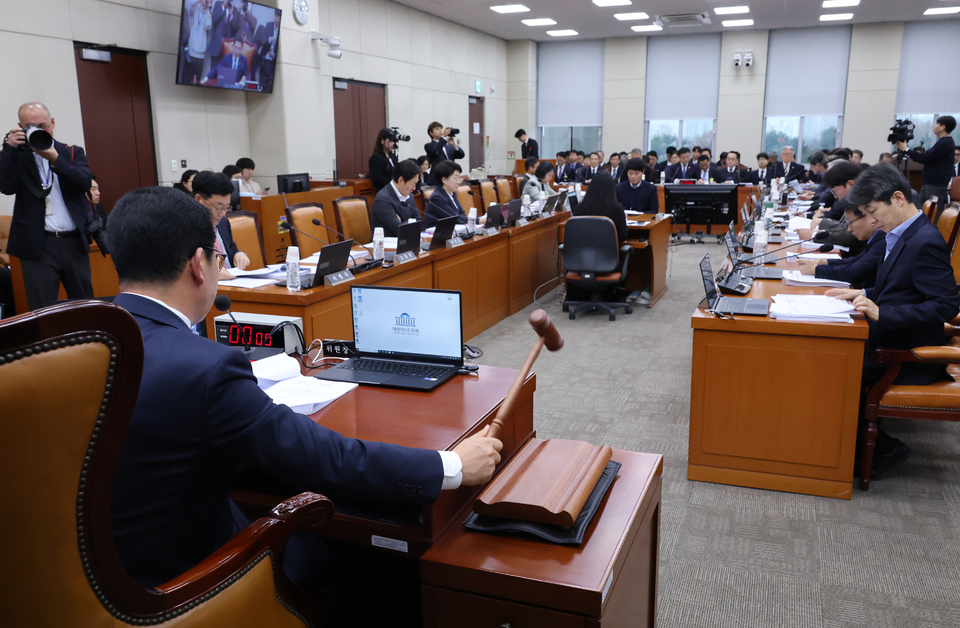 국회 행안위 회의 관련 이미지