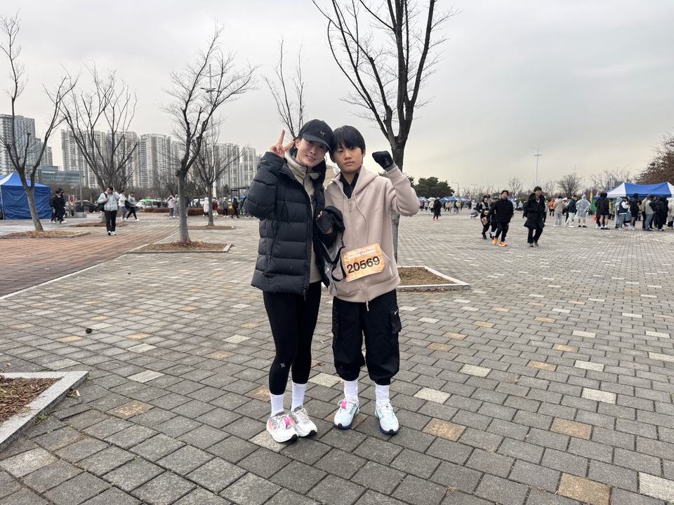 [대회 이모저모] "엄마랑 뛰어서 더 좋았어요" 모자(母子)가 함께한 마라톤 5㎞