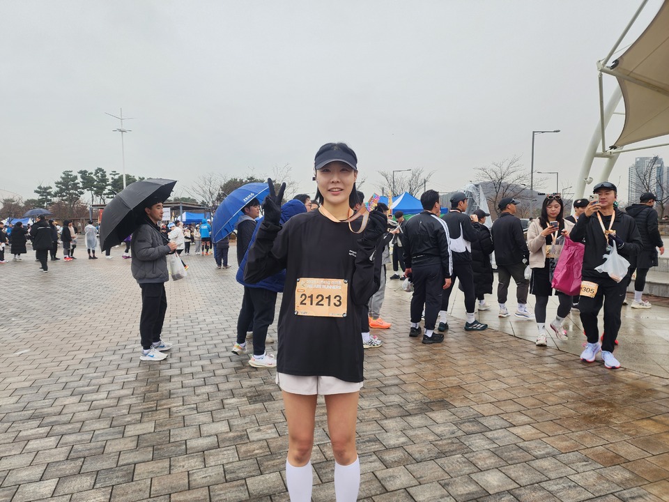 [2025 시즌마감 마라톤대회] "1등은 처음이라 더 기뻐요"… 박은별 10km 여자부 정상