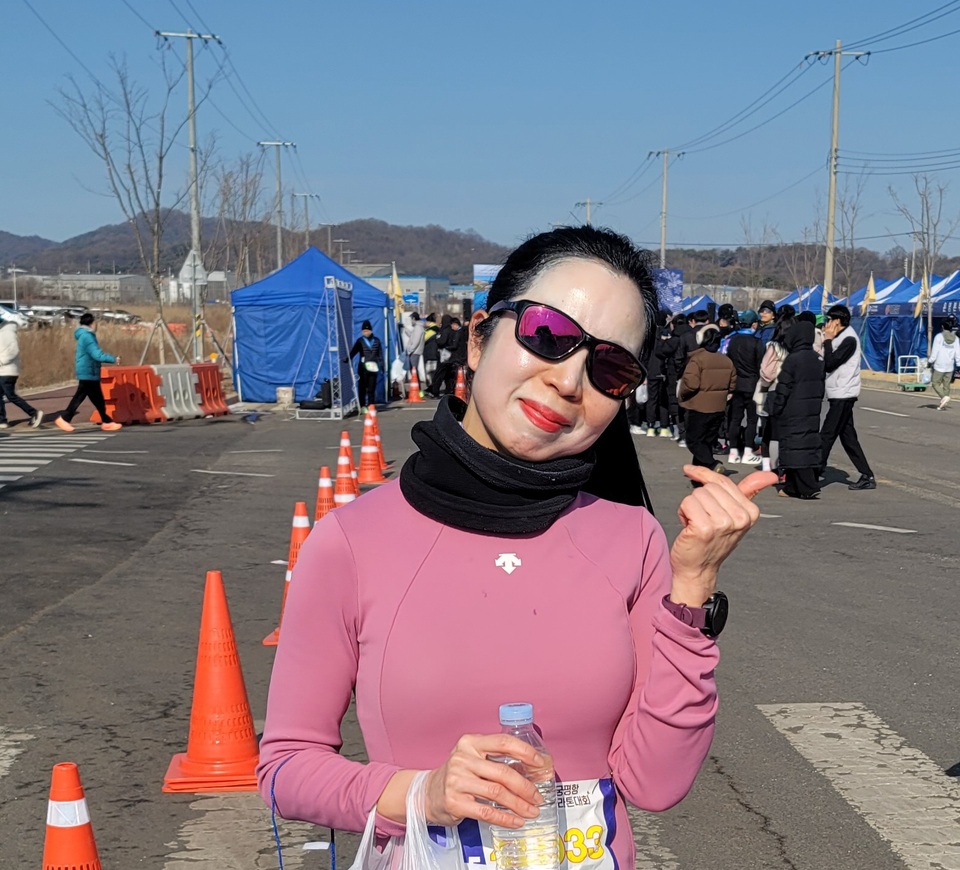 [2026 화성 궁평항 동계훈련 마라톤대회] "코스도 날씨도 행복했다"…하프 여자 1위 이봉헌