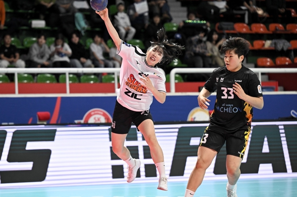 SK 슈가글라이더즈, 핸드볼 H리그 파죽의 7연승 - 뉴스 썸네일 이미지