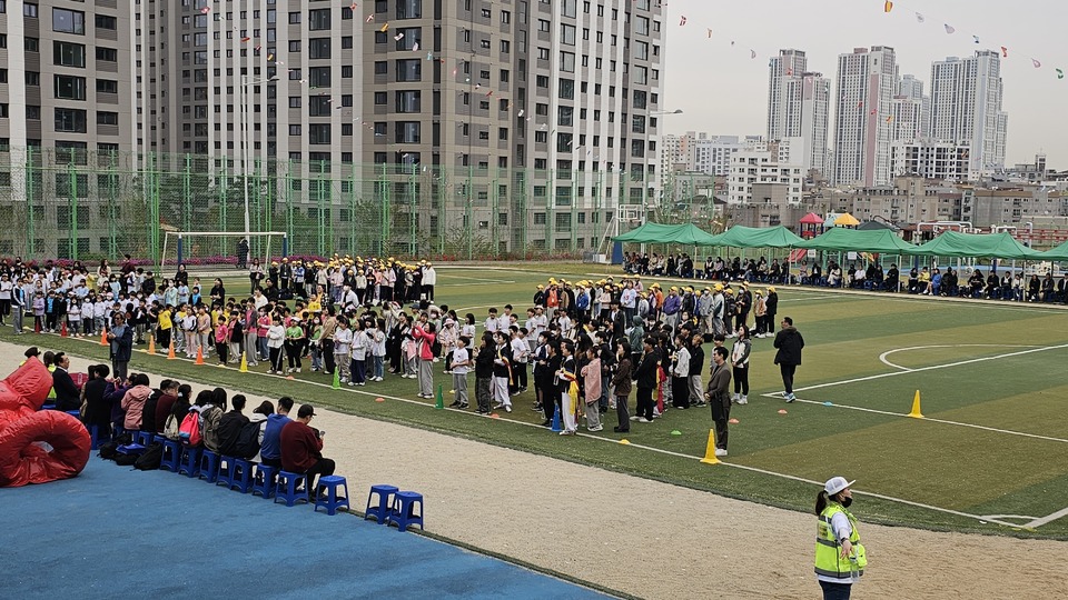 인천서 한·홍콩 초등생 '명랑운동회'...체육으로 잇는 글로벌 우정 - 뉴스 썸네일 이미지