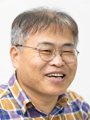 홈플러스는 다시 문 열지만 누가 살아남을 것인가