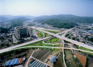 '감동 행정'으로 자족<b>도시</b> 건설 잰걸음