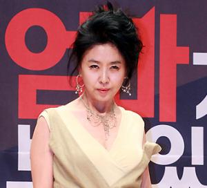 갈비뼈 부상 , 대학노트에 사연 절절히 김부선 새달로 , 가마솥 더위에...