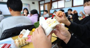 학교 비정규직 1차 총파업 탓에 학생 일부 빵·우유로 끼니 때워