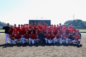 SSG, 日 가고시마 유망주 육성 캠프 마무리...최우수선수 박기호·석정우