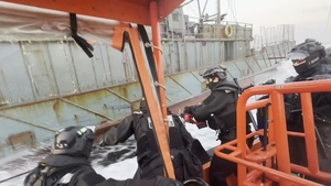 인천 소청도 불법조업 중국어선 1척, 해경에 나포