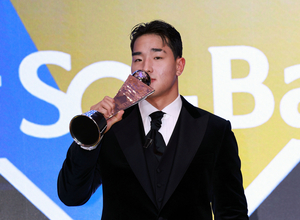 kt 위즈 안현민, KBO ‘신인상’ 수상